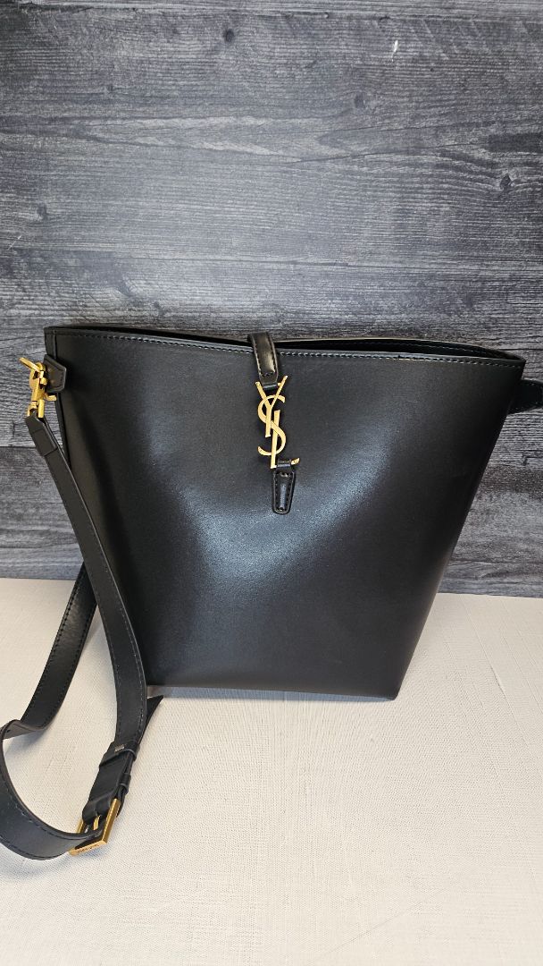 Unknown Black Small Tote 25x34x17
