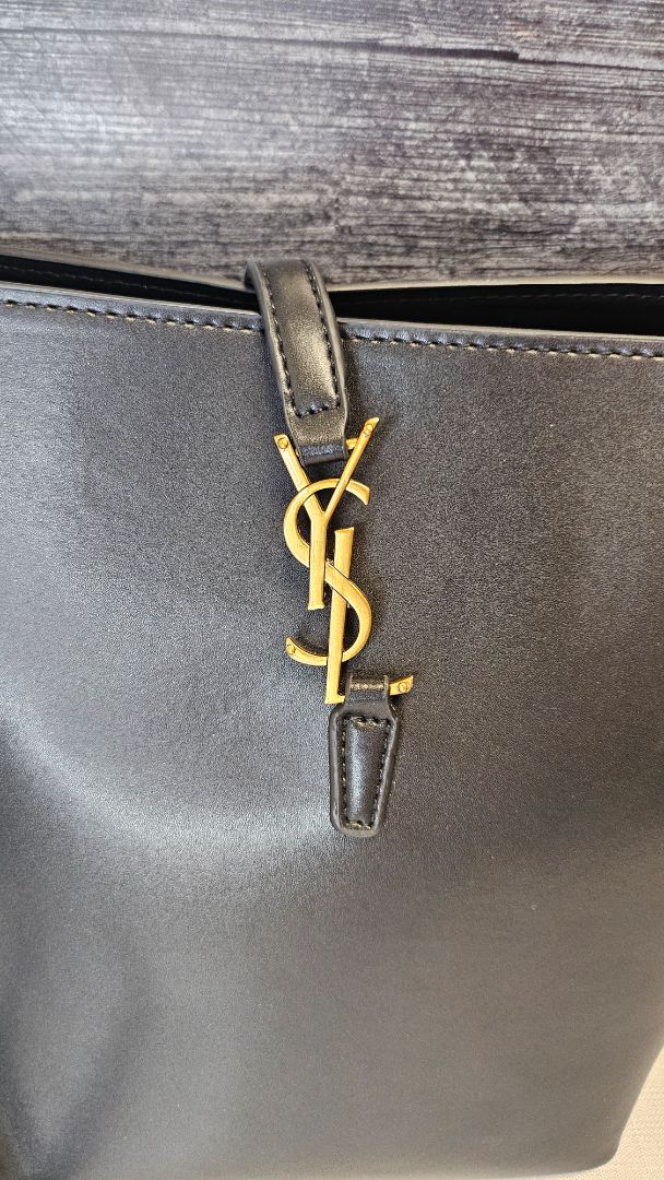 Unknown Black Small Tote 25x34x17