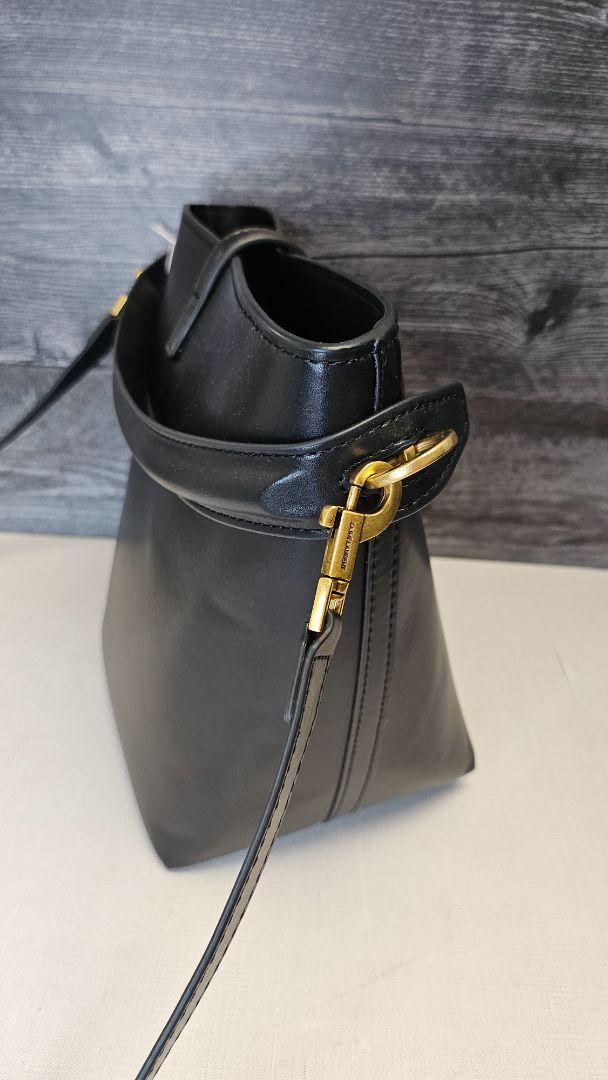 Unknown Black Small Tote 25x34x17