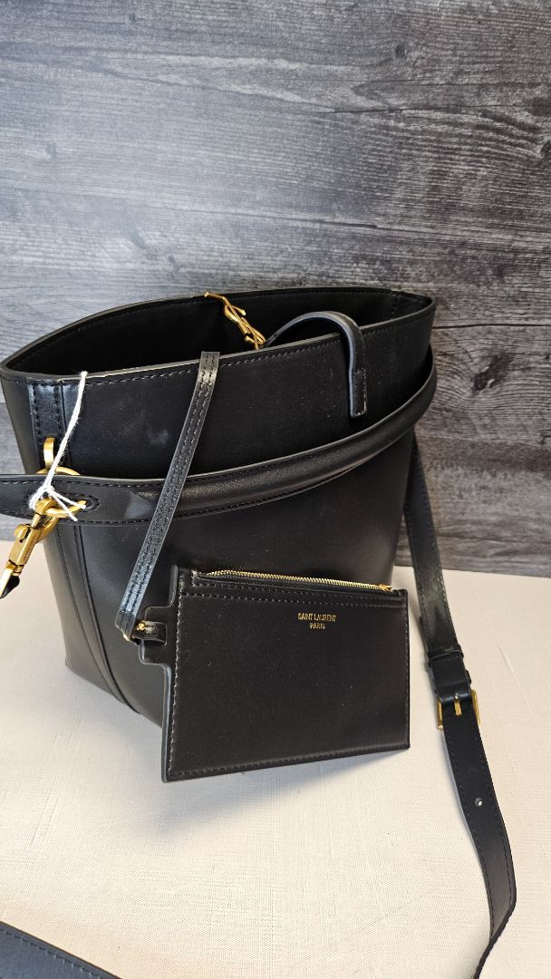 Unknown Black Small Tote 25x34x17