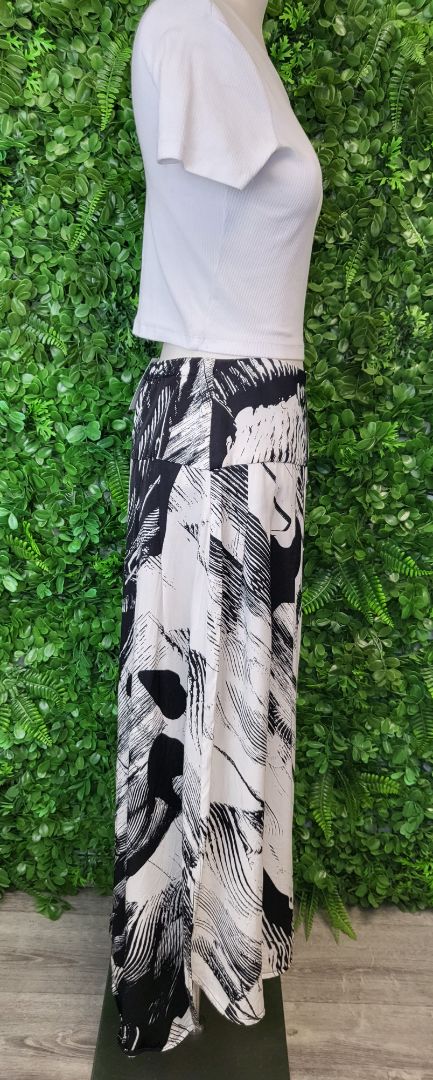 Paula Ryan Black/White Long Snap Front Skirt (10)