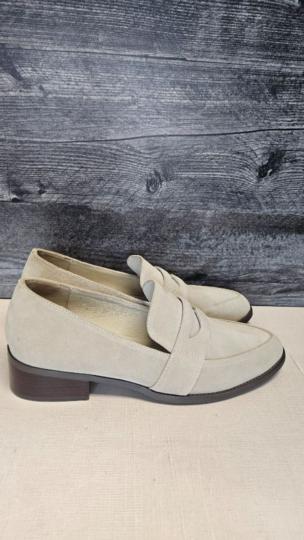Valdo Taupe Patent Loafer (40)