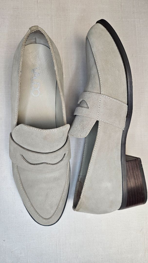 Valdo Taupe Patent Loafer (40)