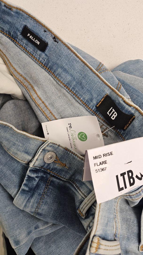 LTB Light Wash Mid Rise Flare BNWT (14)