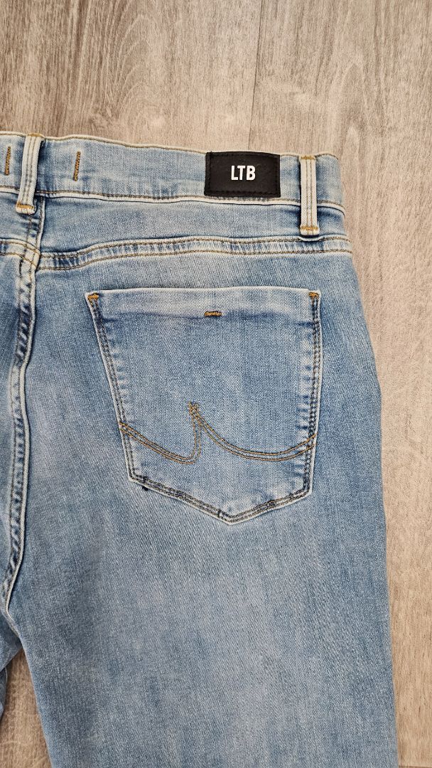 LTB Light Wash Mid Rise Flare BNWT (14)