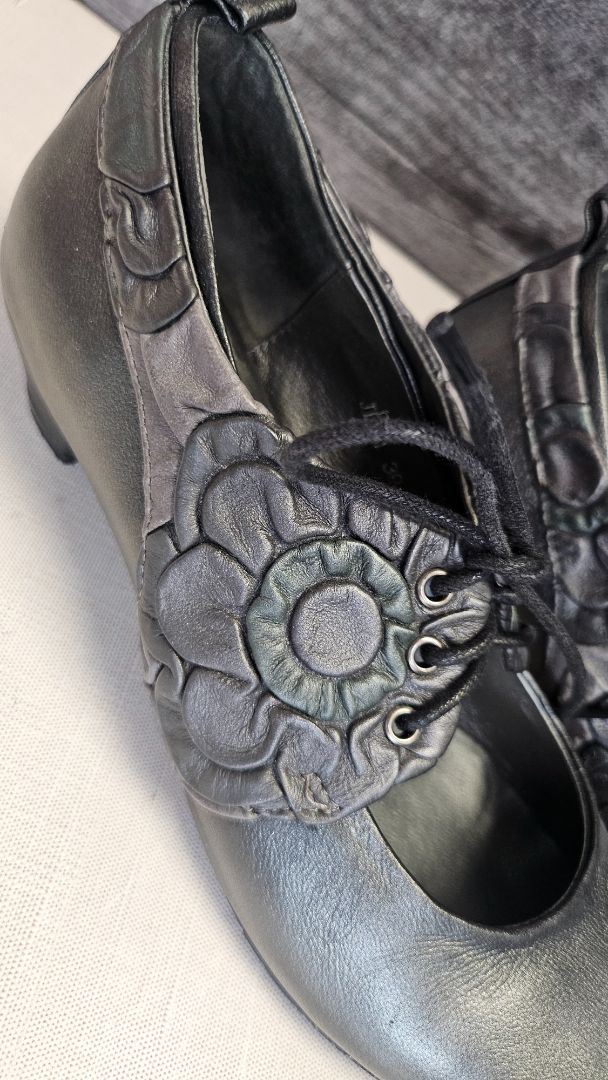 Django & Juliette Pewter Leather Lace Up (39)
