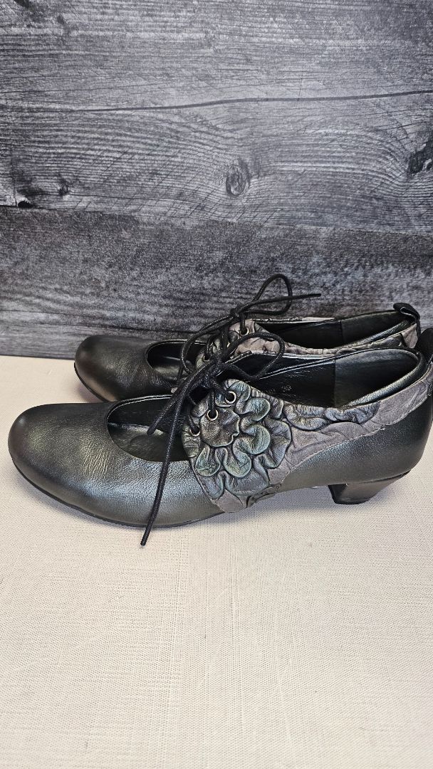 Django & Juliette Pewter Leather Lace Up (39)