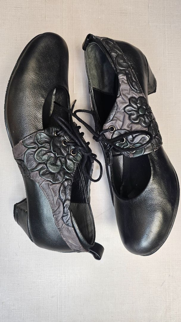 Django & Juliette Pewter Leather Lace Up (39)