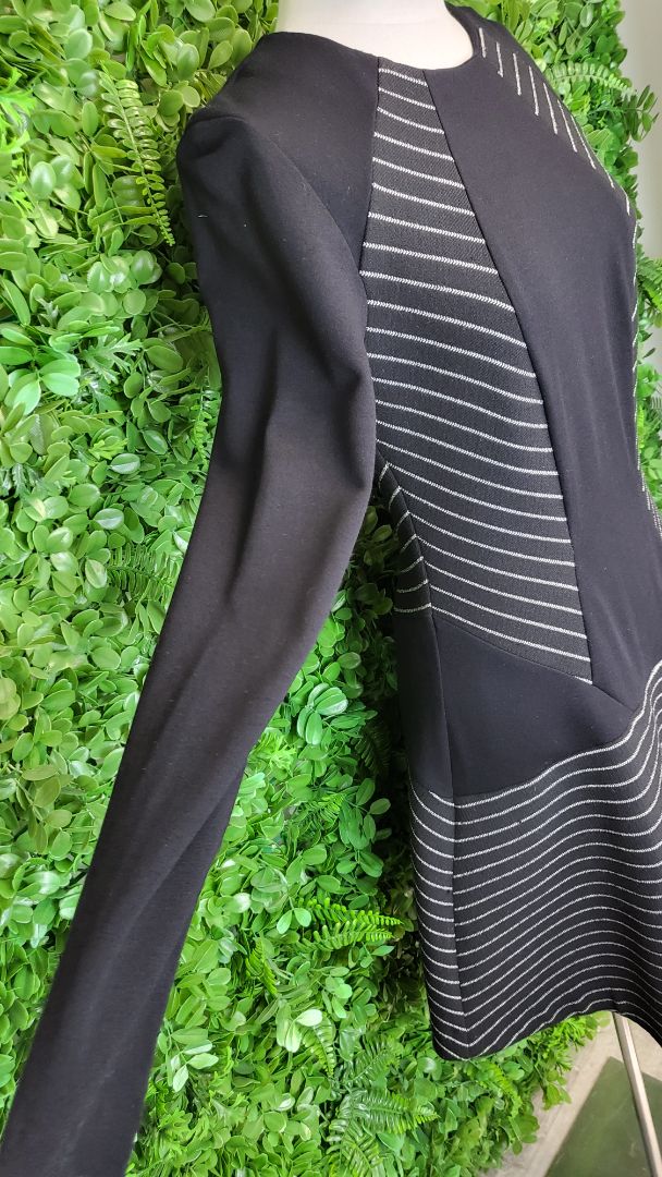Cue Black/White Fit and Flare Dress (10)