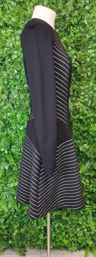 Cue Black/White Fit and Flare Dress (10)