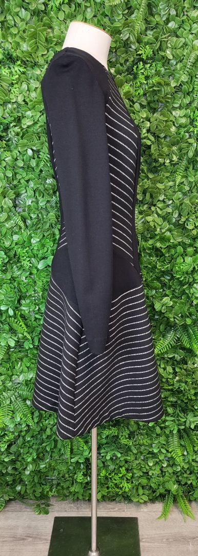 Cue Black/White Fit and Flare Dress (10)