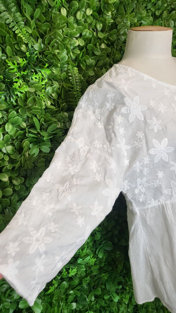 Unknown White Embroidery Top (14)