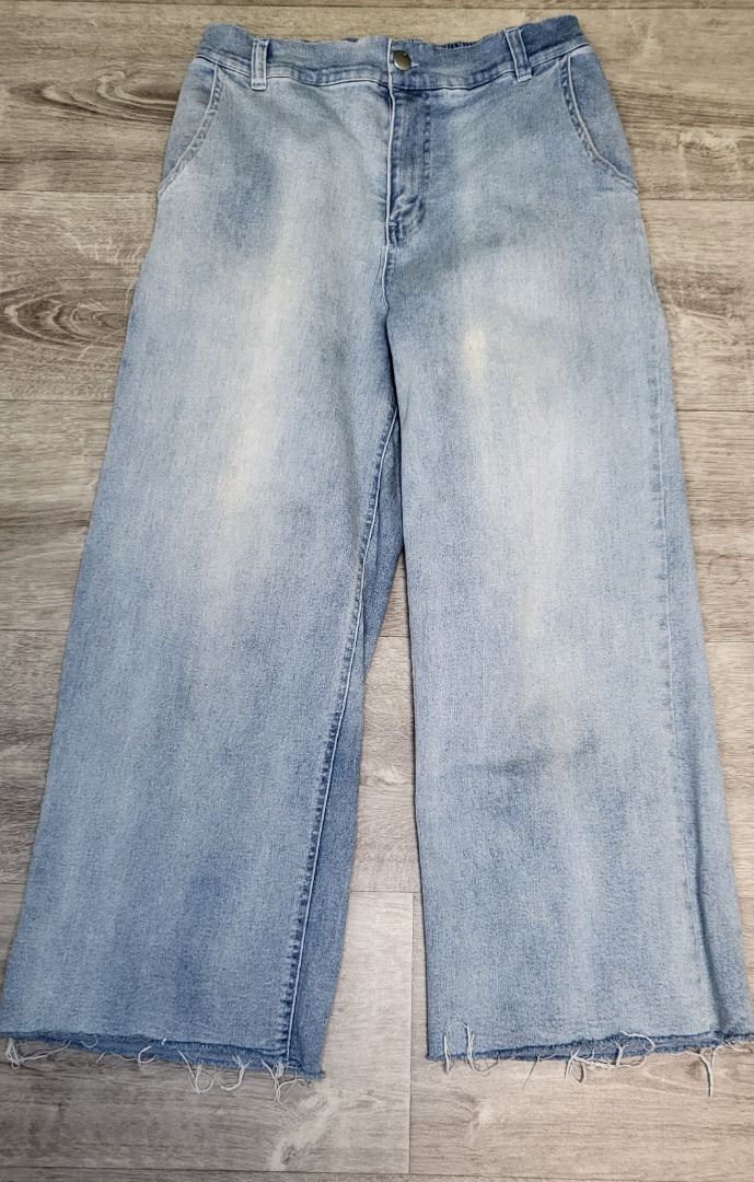 Fate + Becker Light Wash Fray Jean (10)