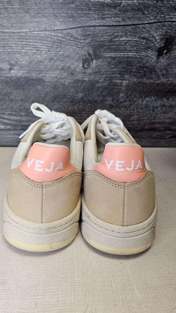 Veja Multi Leather Sneaker (40)