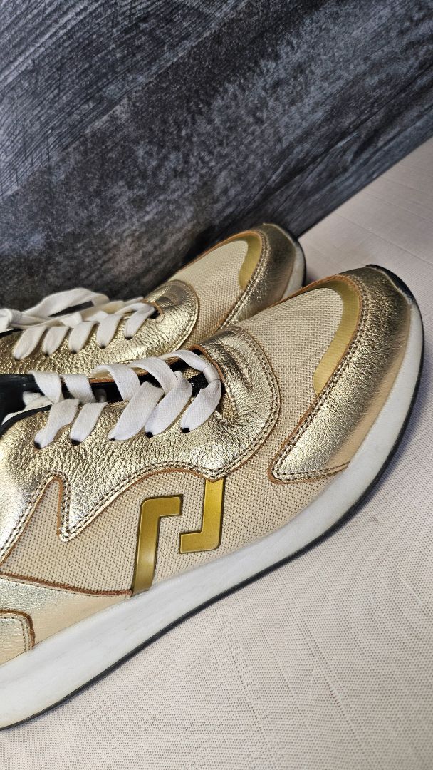 Rollie Gold Sneakers (39)
