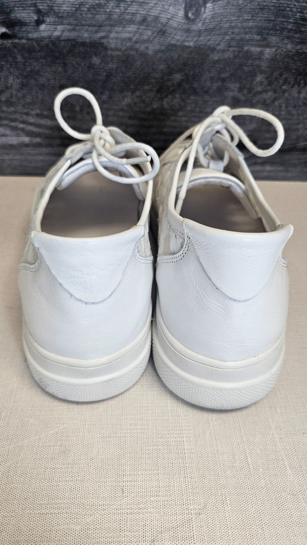 Gelato White Lace Sneaker (41)