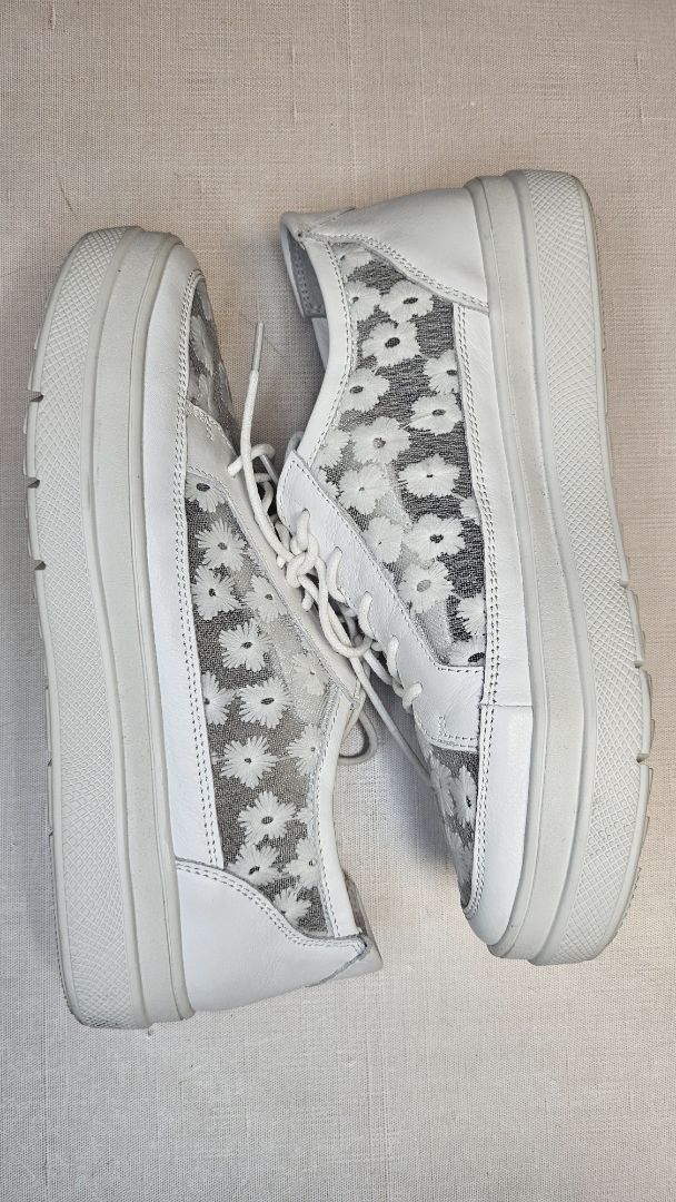 Gelato White Lace Sneaker (41)