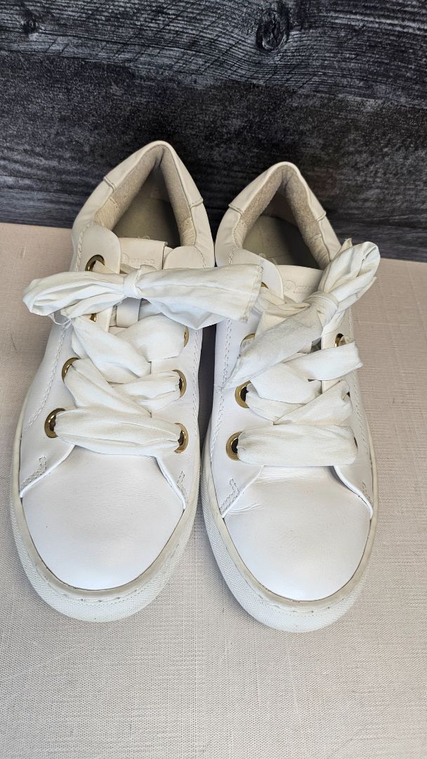 Deuce White Vale Sneaker (40)