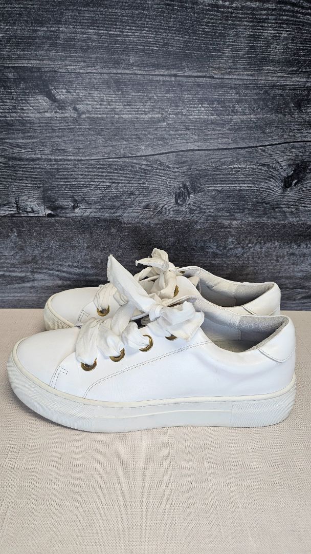 Deuce White Vale Sneaker (40)