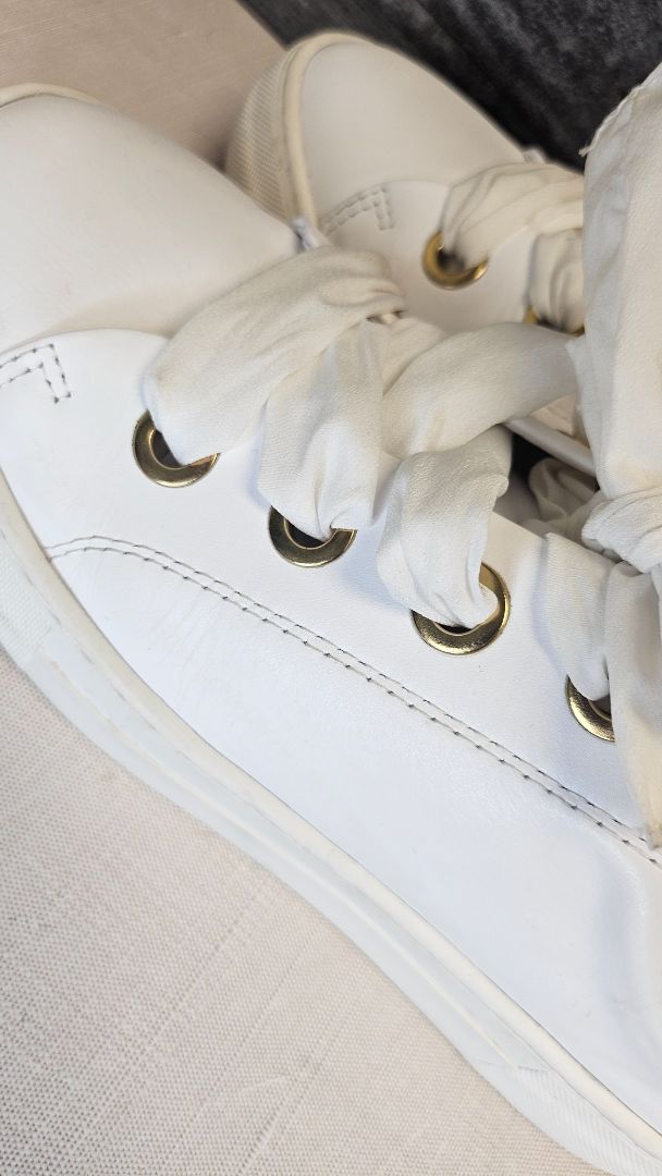 Deuce White Vale Sneaker (40)