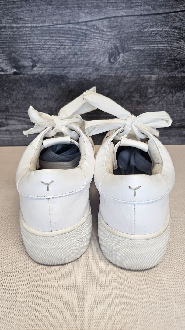 Deuce White Vale Sneaker (40)