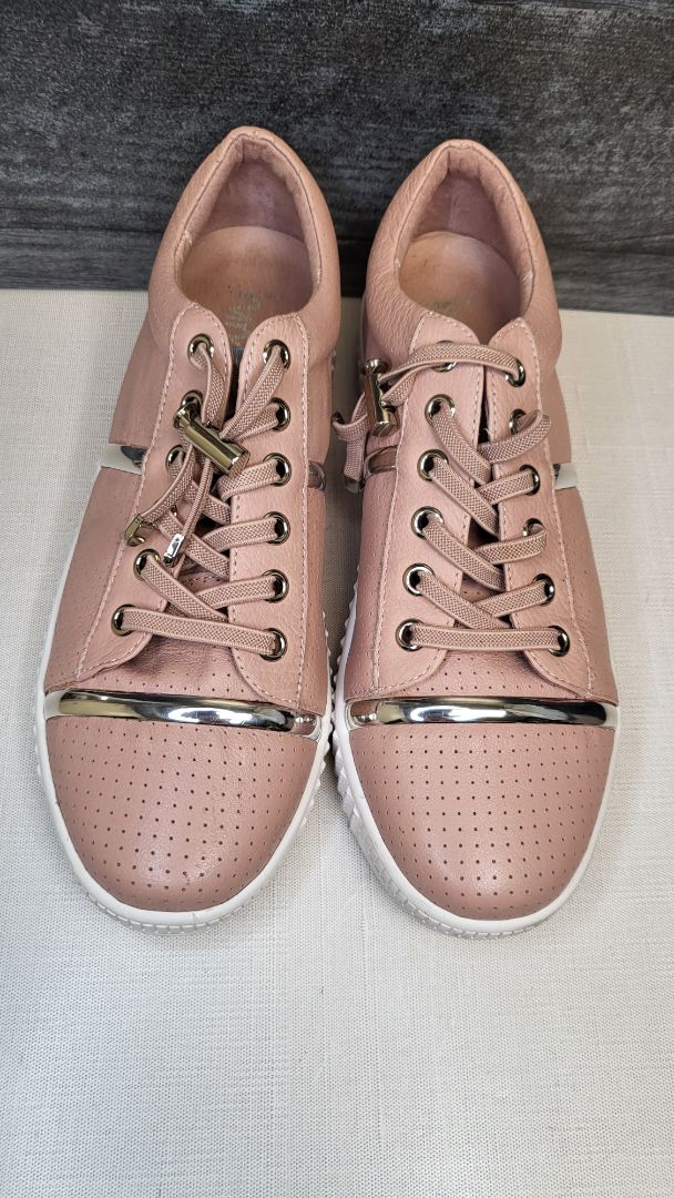 Hinako Blush Remi Sneaker (38)