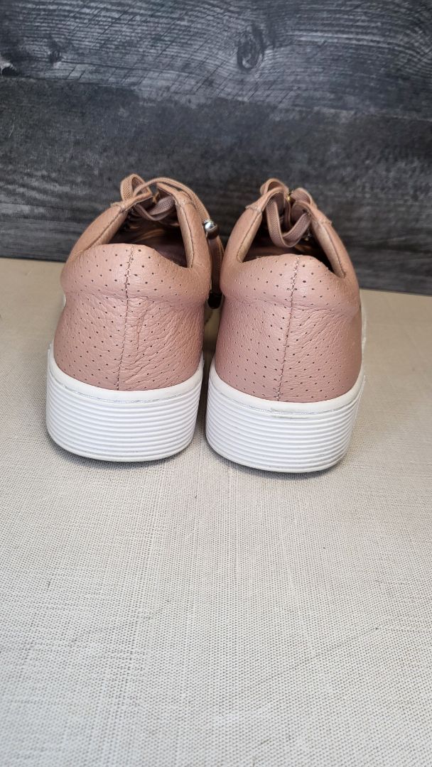Hinako Blush Remi Sneaker (38)