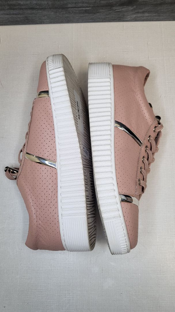 Hinako Blush Remi Sneaker (38)