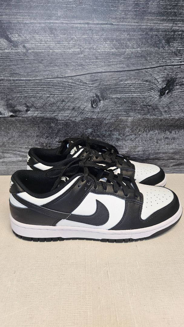 Nike B/W Panda Sneaker (40.5)