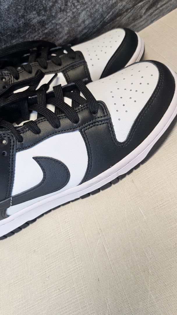 Nike B/W Panda Sneaker (40.5)