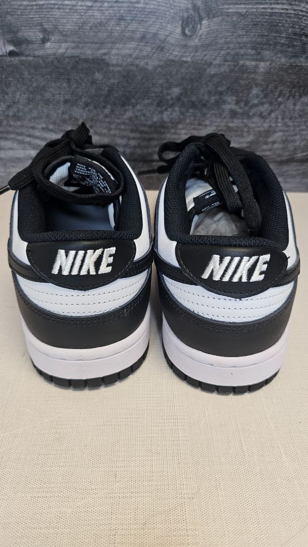 Nike B/W Panda Sneaker (40.5)