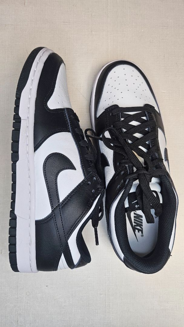 Nike B/W Panda Sneaker (40.5)