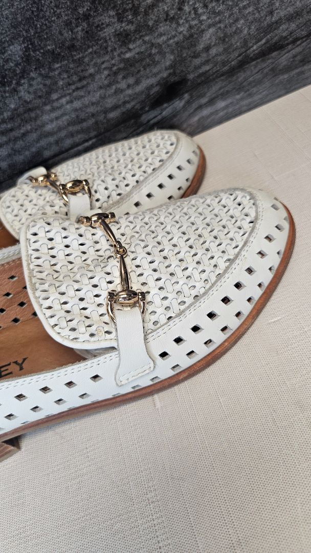 Bresley White Leather Loafer (37)