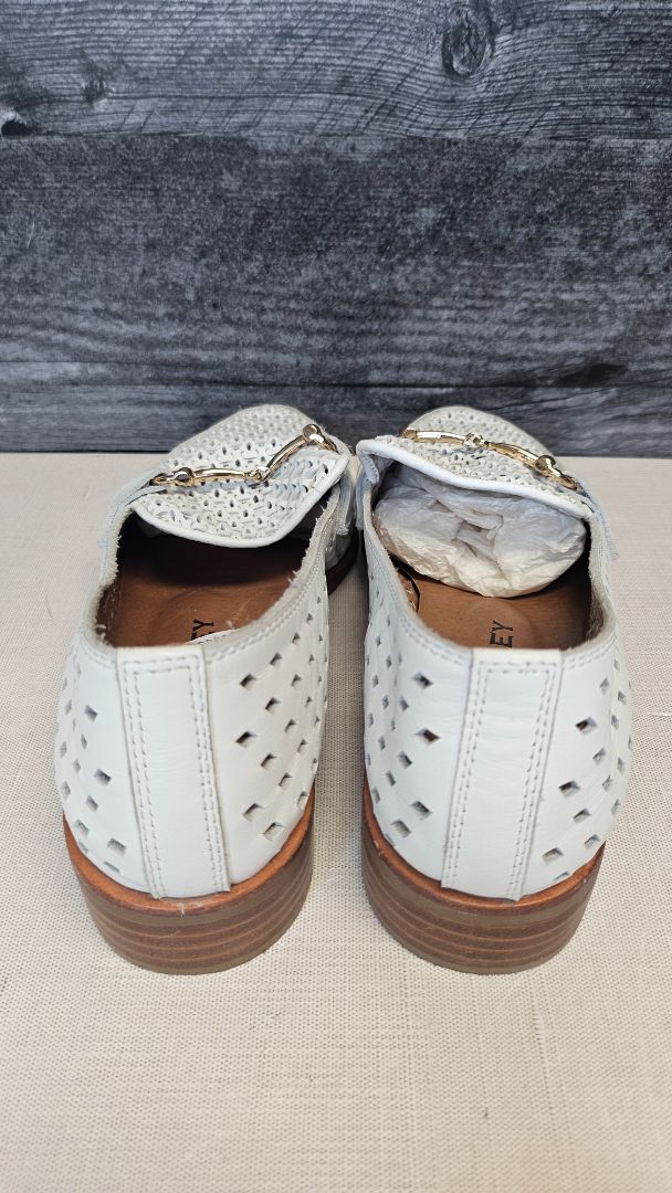 Bresley White Leather Loafer (37)