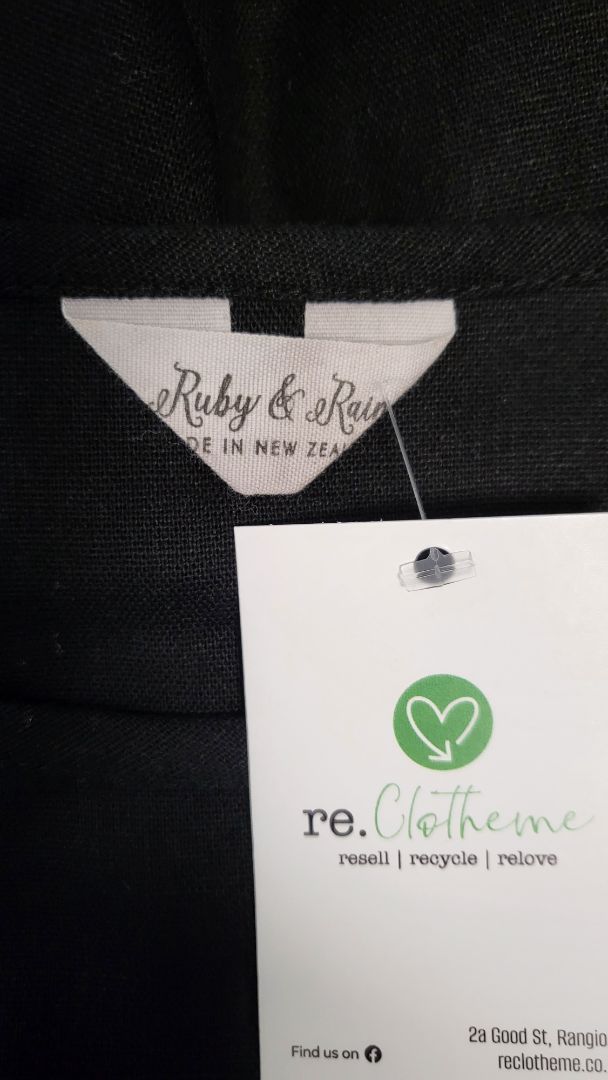 Ruby & Rain Black Linen Top (16)