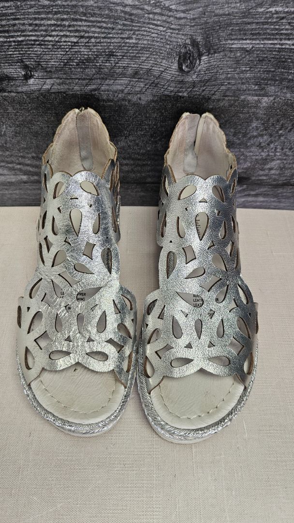 Django & Juliette Silver Laser Cut Wedge Sandal (37)