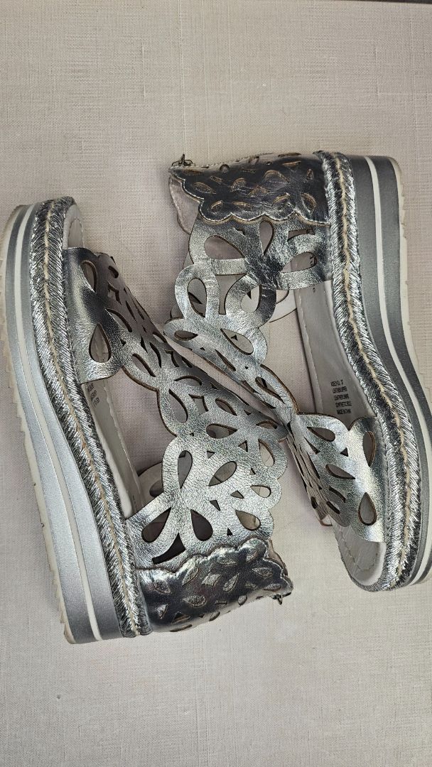 Django & Juliette Silver Laser Cut Wedge Sandal (37)