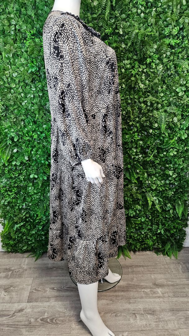 Isla-Maree B/W Patterned Dress (22)