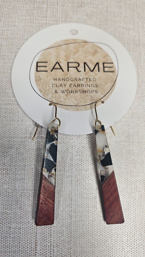 Earme Resin/Wood Earring NEW
