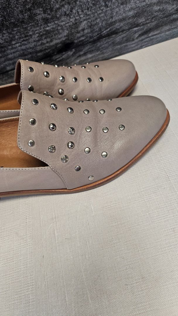 Bresley Taupe Loafer Flat (41)