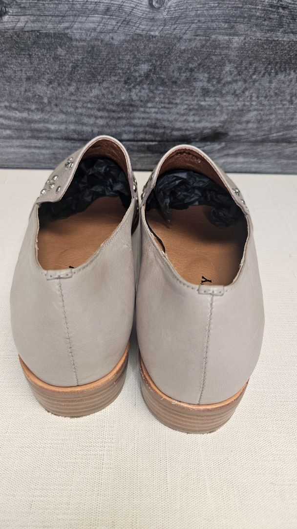 Bresley Taupe Loafer Flat (41)