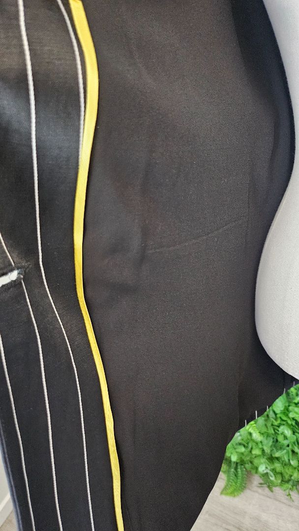 Cue Black/White Sateen Blazer (8-10)