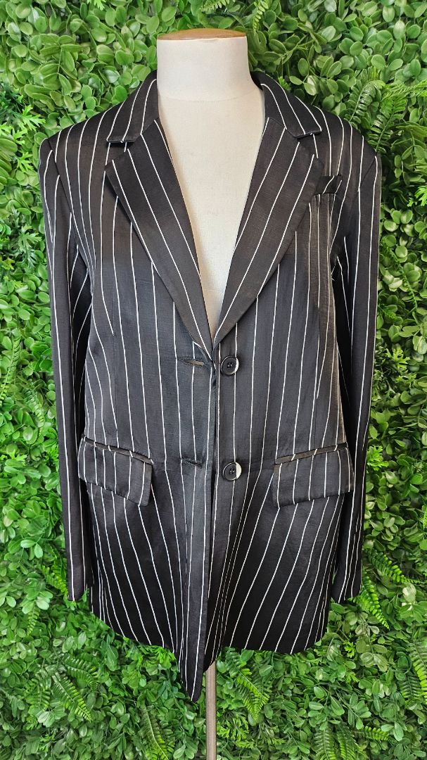 Cue Black/White Sateen Blazer (8-10)