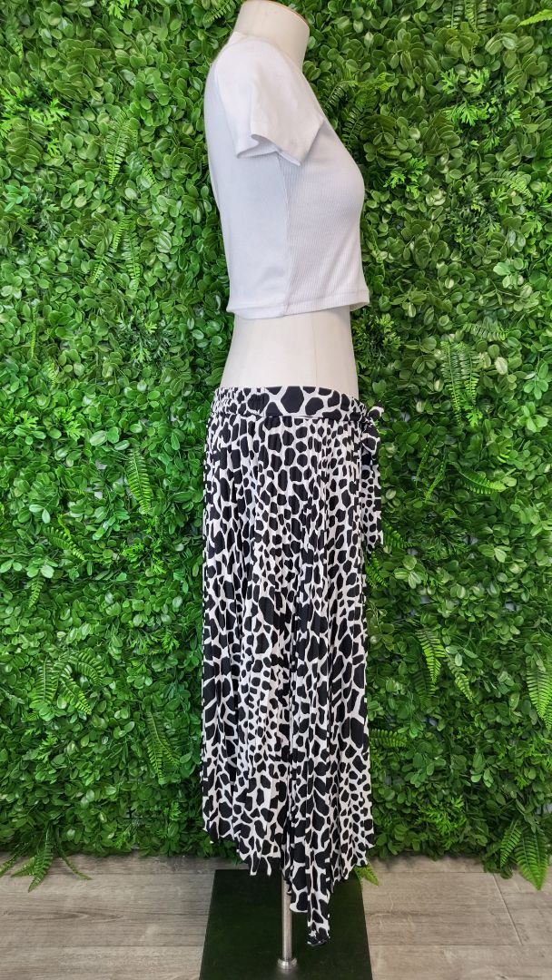Portmans B/W Pleated Skirt (16)