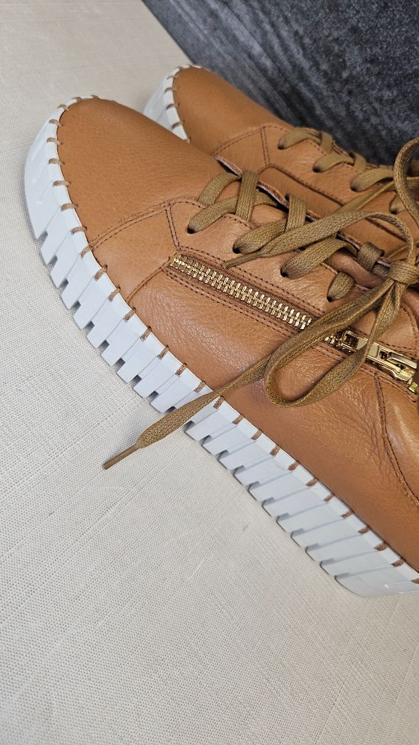 Django & Juliette Tan Leather Sneaker (41)