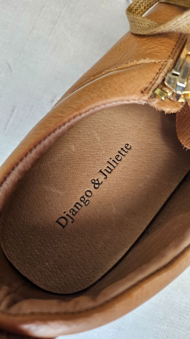 Django & Juliette Tan Leather Sneaker (41)
