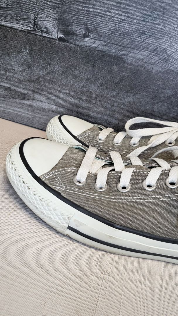 Converse Grey Low Top Sneaker (39)