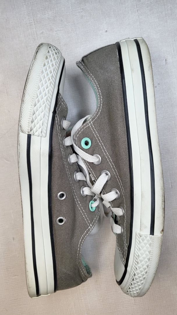 Converse Grey Low Top Sneaker (39)