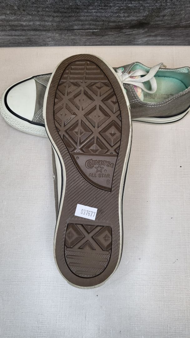 Converse Grey Low Top Sneaker (39)
