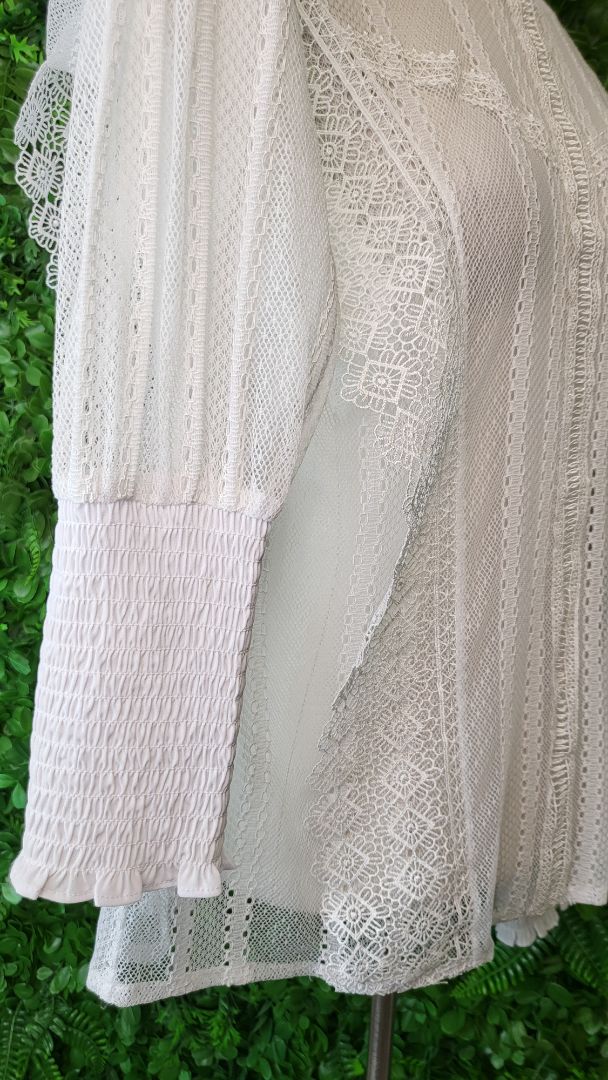 Decjuba Off White Lace Top (14)